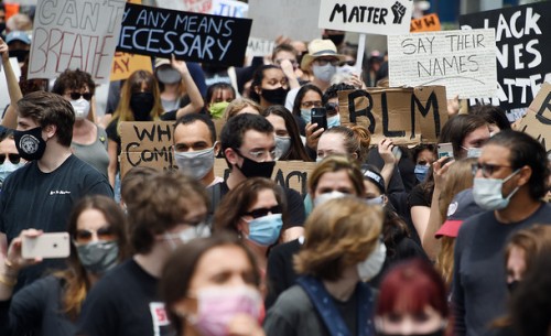 pasar saham di tengah gelombang protes