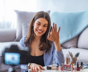 membangun komunikasi secara efektif