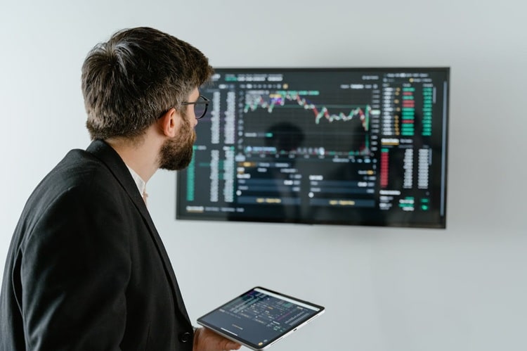 Tanda Saham Red Flag yang Wajib Diwaspadai Pemula